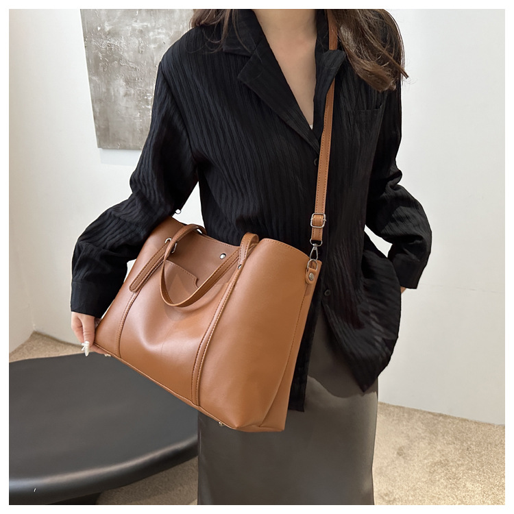 Retro texture commuting solid color simple 2024 autumn new large-capacity single-shoulder bag with a relaxed underarm tote bag undefined