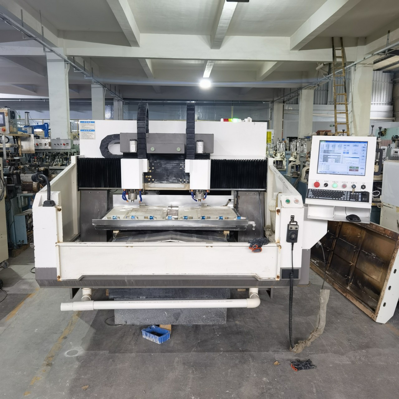 莞聚二手恩迪大双头精雕机玻璃数控精雕机现货处理