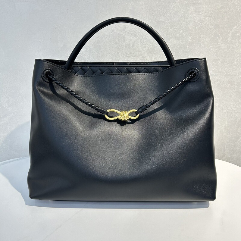 Large Gold Classic 8-Shaped Buckle Plain Woven Handbag Full Cowhide Commuter Large Capacity Tote Shoulder Bag for Women