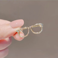 跨境日系可愛眼鏡胸針女小眾高級感設計感鏤針潮胸花配飾個性別針