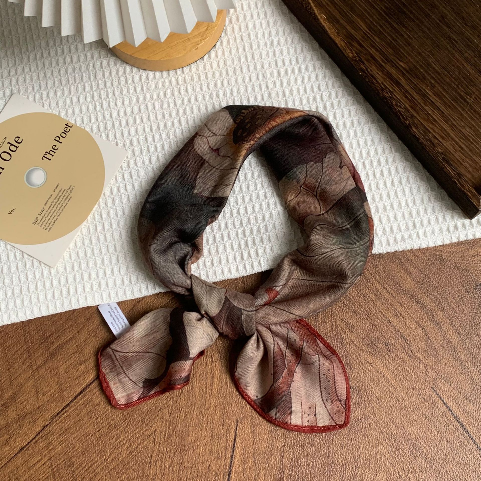 Pañuelo de seda de algodón y lino, bufanda cuadrada grande, estilo de verano de alta gama, estilo de todo fósforo literario, estilo étnico retro, bufanda de flores de anacardo, chal femenino