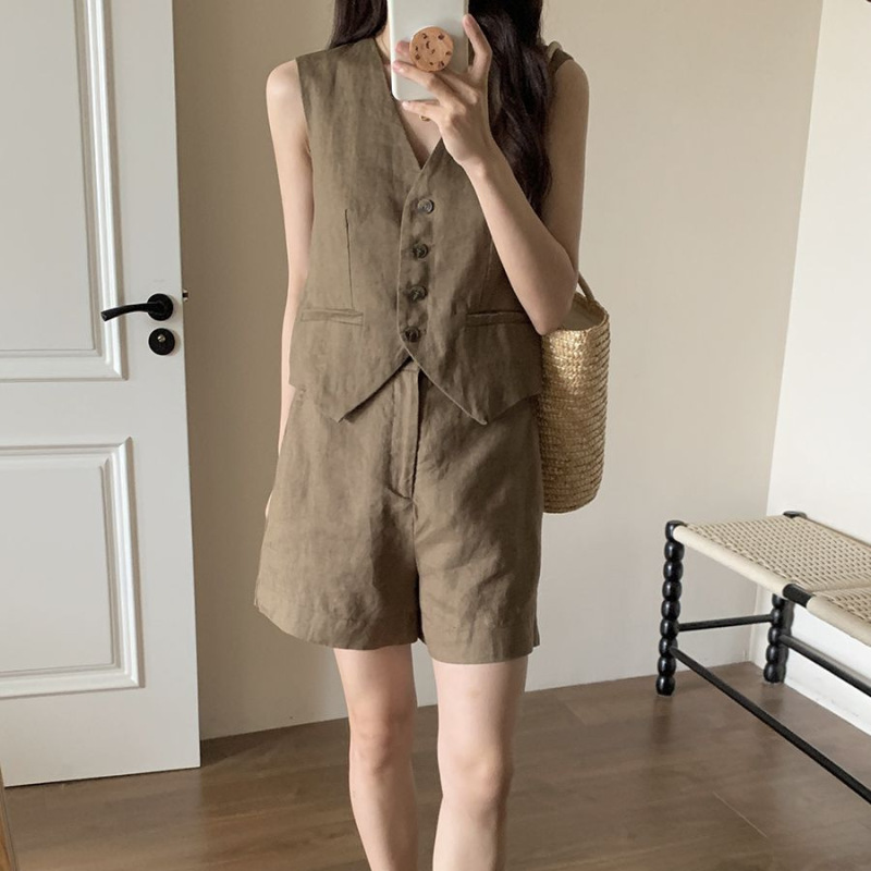 新款25咖色老钱风时尚套装松弛感马甲+短裤两件套女夏季旅游穿搭|undefined