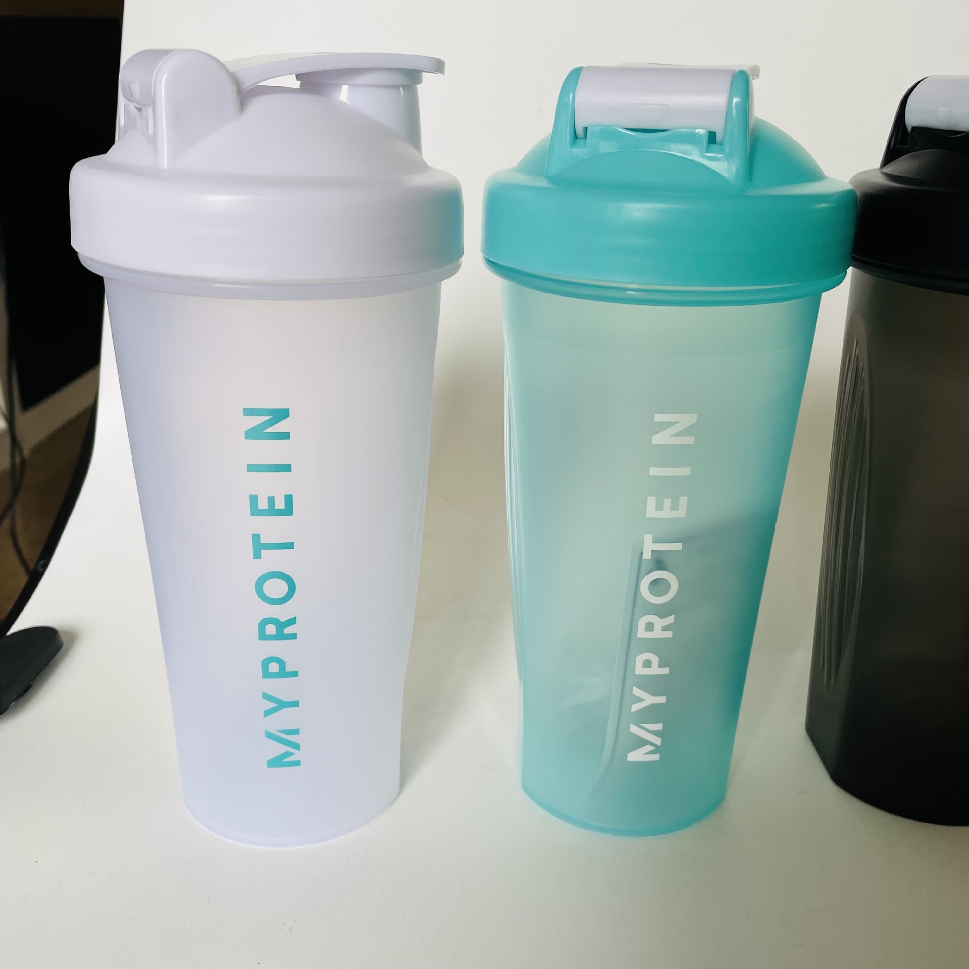 shaker-cup-plastic-600ml-gym-protein-powder-mixing-cup-with-ball-milkshake-cup-with-handle-pp-water-cup
