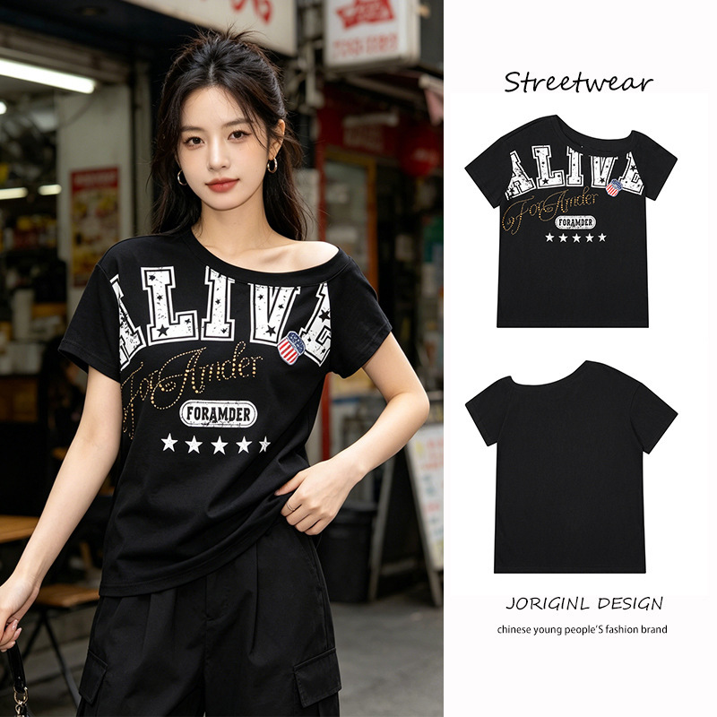 Star Flag Badge Beaded Vintage Letter Print Asymmetrical Collar Short-Sleeve T-Shirt for Men, New Summer Style Off-Shoulder Spicy Girl Top for Women