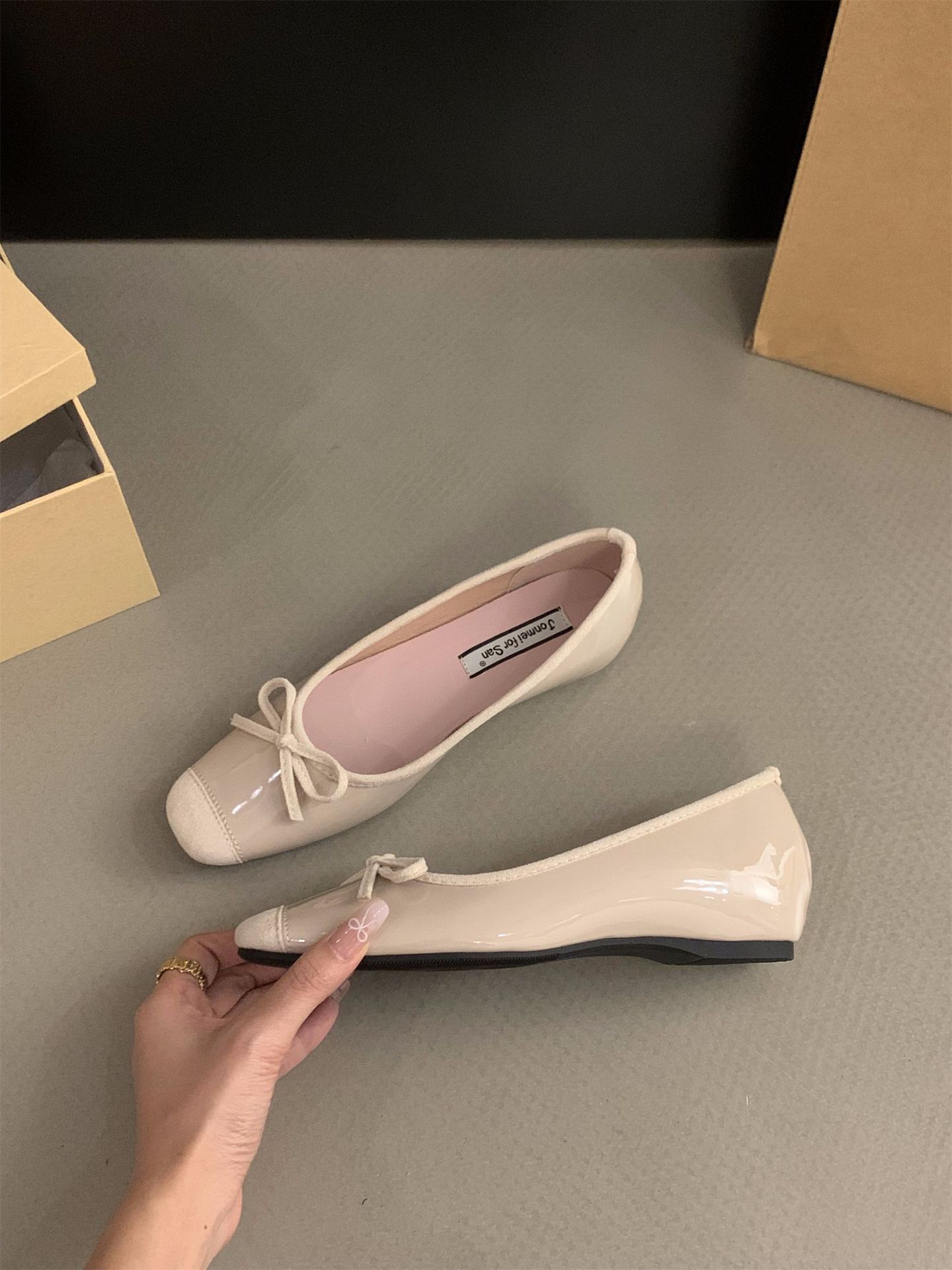 Aumento de altura interior de estilo francés pequeño rojo zapatos de mujer primavera y otoño 2025 primavera bow ballet suave zapatos de noche