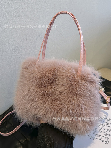 Autumn/Winter Storage Shoulder Plush Bag with High-Grade Texture, Fashion Fluffy Matchable Shoulder Bag