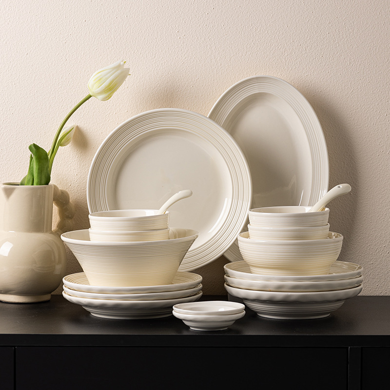 Cream-style high-end dish set 2026 new model bowls, plates, and dishes home ceramic tableware housewarming gift box