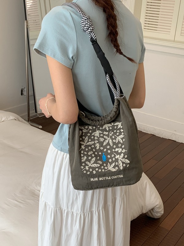 Bolsa de compras portátil bordada japonesa con cremallera para mujeres 2026 nuevo nicho de moda de cuerda versátil mochila