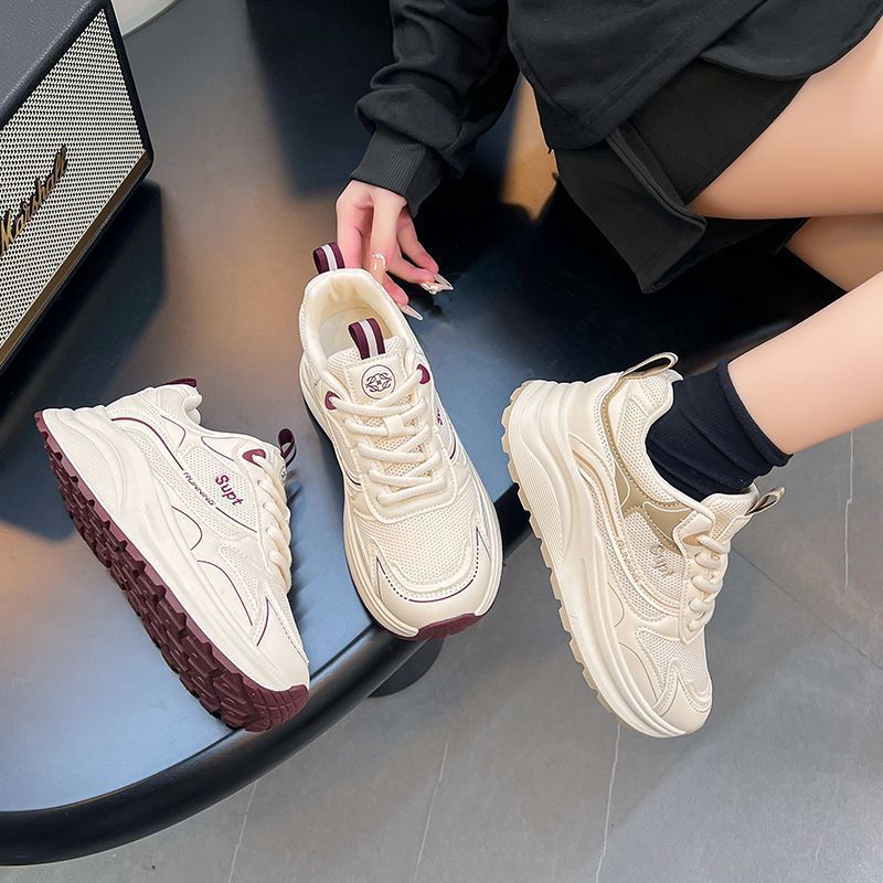 Zapatos de entrenamiento transpirables de malla para mujeres con suela gruesa 2025 nuevos zapatos deportivos casuales de primavera y otoño
