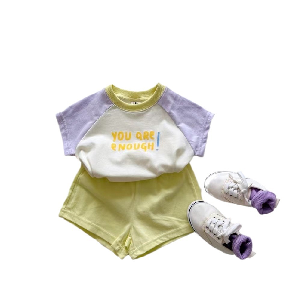 Juego de tres colores con diseños y combinación de colores para bebés/niños pequeños estilo coreano de internet de verano, parte superior con letras, cuello redondo, color pastel, versátil, juego de dos piezas image 6