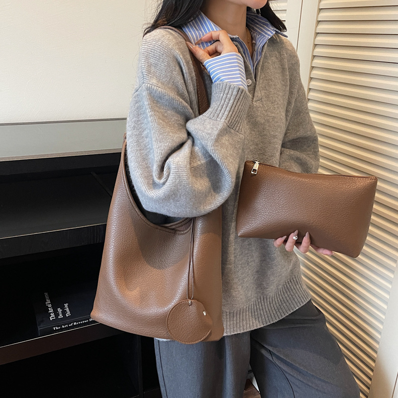 Bolso retro transfronterizo de alta calidad bolso de cubo de agua mujer otoño y invierno 2025 nuevo tipo de bolso de brazo de viaje bolso de hombro universal