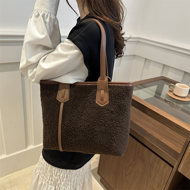 Bolso de lana de gran capacidad de mujer 2024 nuevo otoño invierno bolso de mano casual bolso de viaje de lana universal