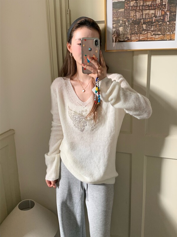 Lazy Style White Cut Out Butterfly Knitwear Women's Early Spring Mohair Super Nice V-Neck Knitwear Pullover Top