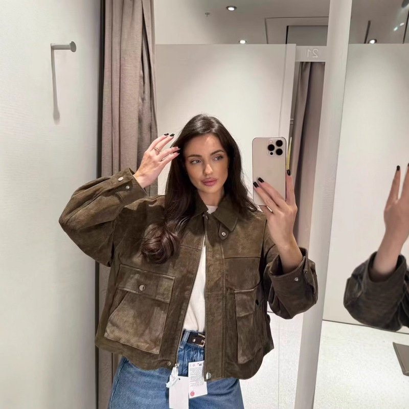 Keyi Cross-Border Supply 2025 Winter New European and American Style High-End Fashion Leather Texture Bomber Jacket Keyi Cross-Border Supply 2025 Winter New European and American Style High-End Fashion Leather Texture Bomber Jacket