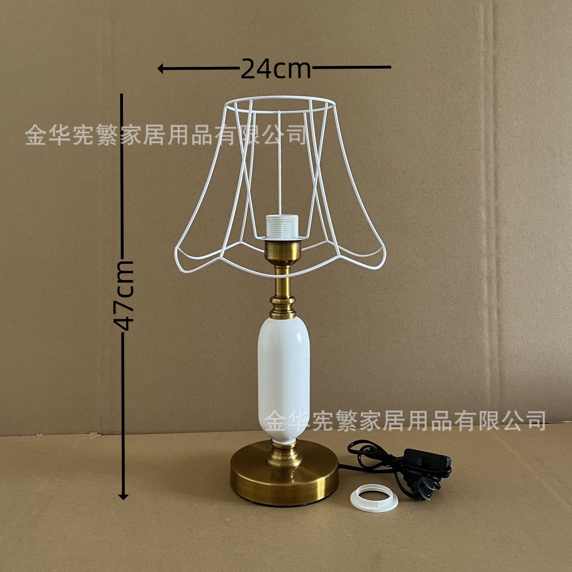 El pequeño libro rojo de estilo europeo retro recomienda la combinación de marco de hierro con base de melón de invierno de metal con botón de alambre de bricolaje para abrir