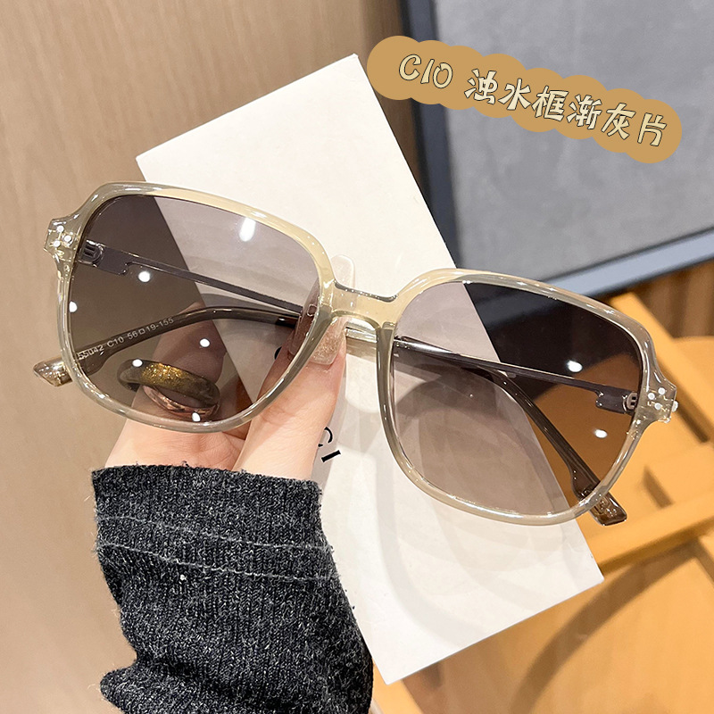 C10 탁한 물차 프레임이 점차 회색으로 변합니다.