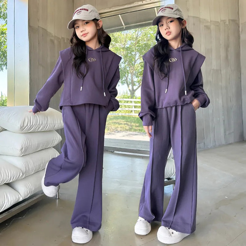Korean-style girls' outfit: Mid-to-late childhood spring/fall trendy lettered hoodie paired with stylish casual pants—two-piece set