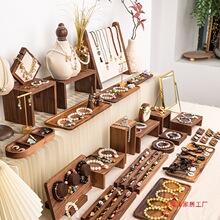 �������ľ��ɫ��ϵ��������μܰ�̯���е�������ֱ����������