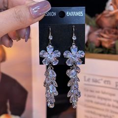 超光沢のあるジルコンフラワーロングタッセルイヤリング、軽い高級感、ファッショナブルなイヤリング、ニッチなハイエンドの小顔イヤリング
