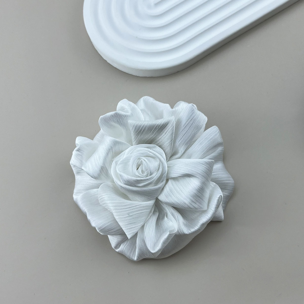 Elegant Flower Cloth Women's Brooches display picture 3