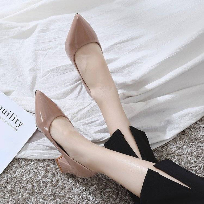 Black high heels nude pointed-toe