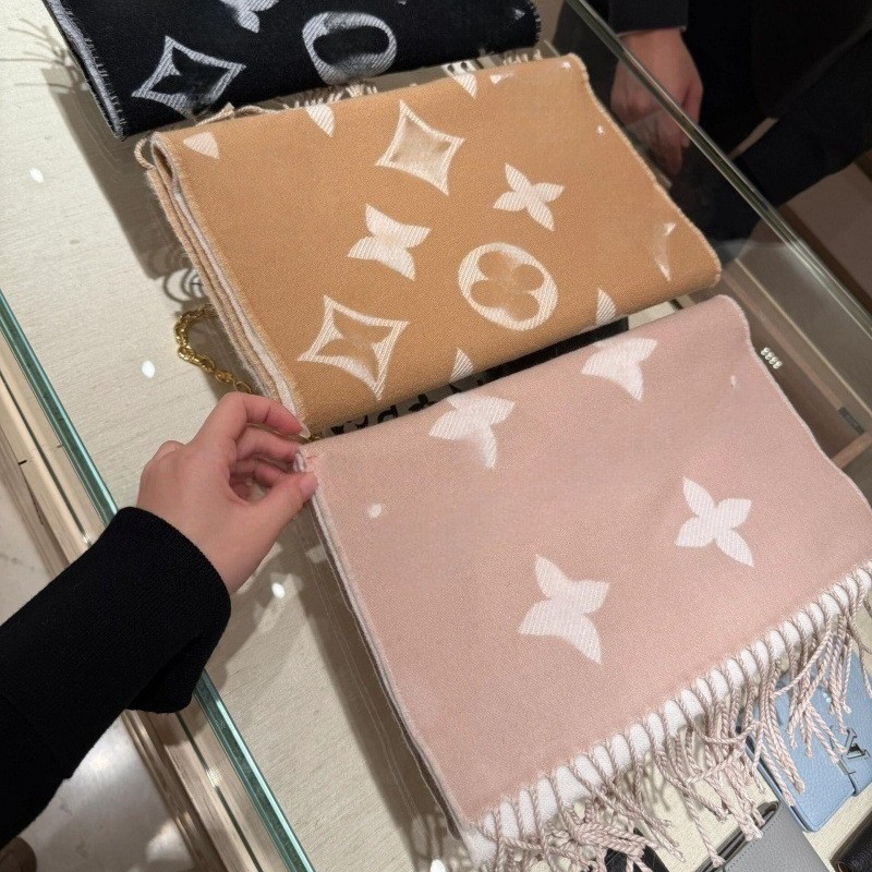 高级感老花字母羊毛围巾女秋冬季干枯玫瑰粉披肩长款双面百搭围脖|undefined