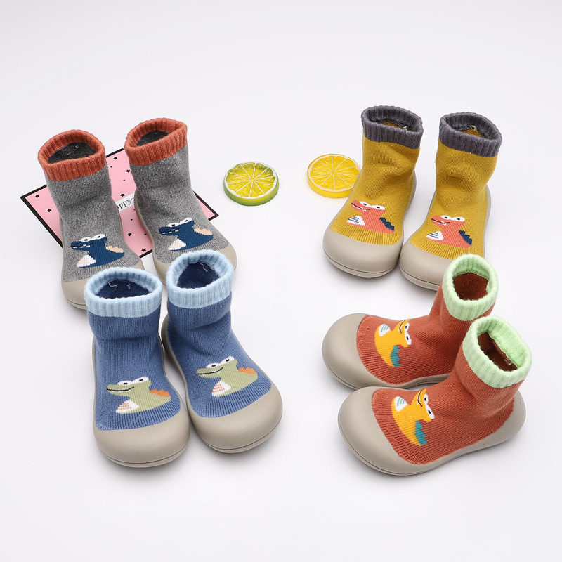 2021 Otoño e Invierno nuevos calcetines de piso para niños zapatos de Interior de dibujos animados de bebé Terry zapatos para niños cálidos anti-patada zapatos para niños