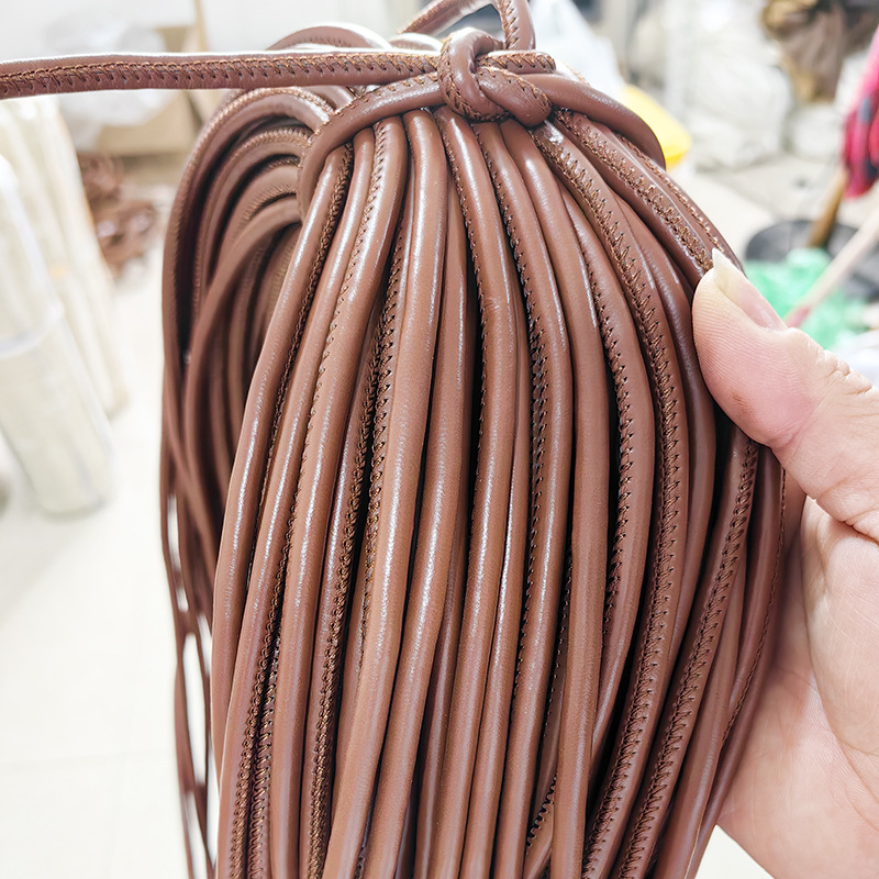 Coser de coche hecho a mano, relleno de núcleo, accesorios de ropa, cuerda de cuero pu, accesorios de joyería, cuerda redonda, pulsera de color al por mayor, cuerda