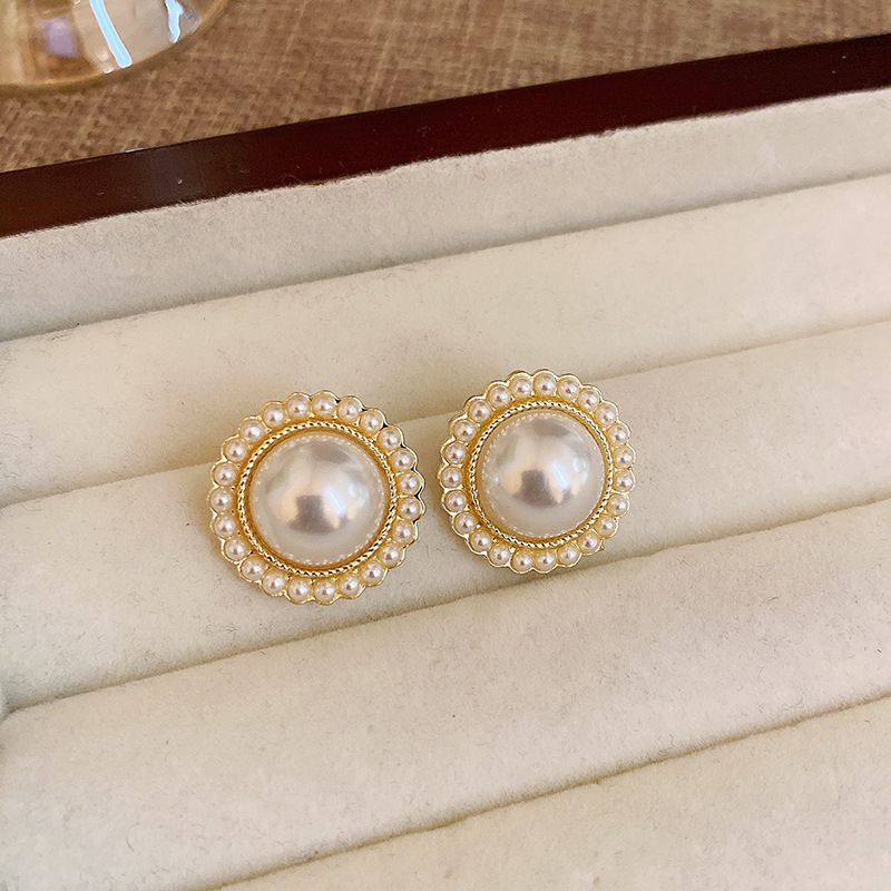 Silver needle pearl circle earrings