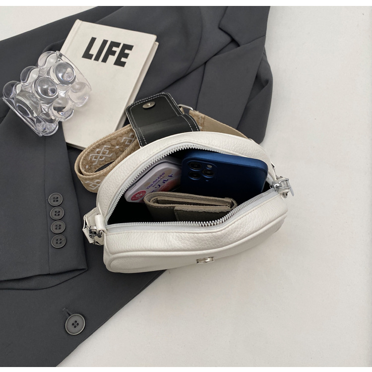 Women's Small Pu Leather Solid Color Streetwear Cloud Shape Flip Cover Crossbody Bag display picture 6