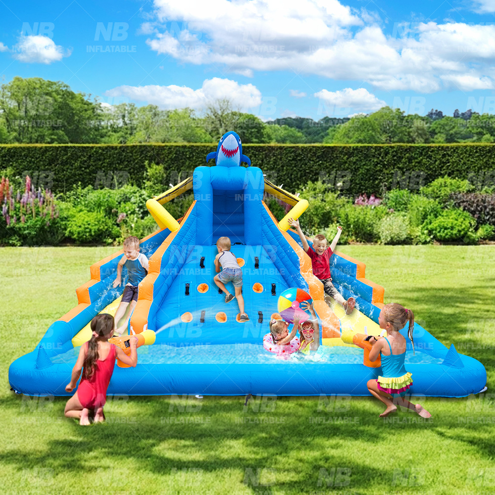 Casa pequeño castillo infláble saltando diapositiva para niños indoor y fuera de la sala de juegos infláble diapositiva de chorro de agua para niños