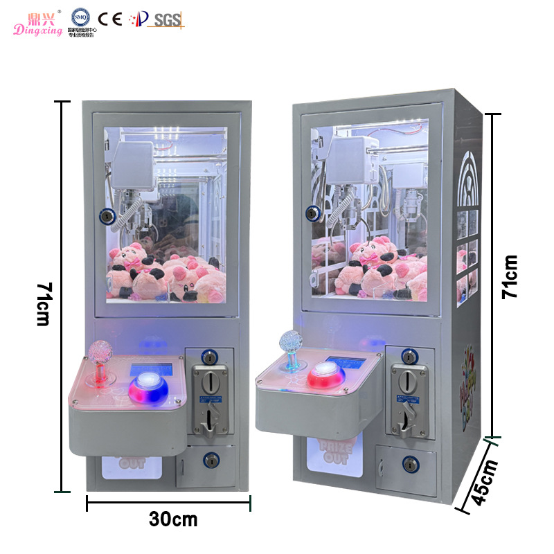 Pequeña máquina de garras de monedas de código de escaneo comercial para niños mini clinker llavero máquina de clip tanque hombre clip máquina de muñeca