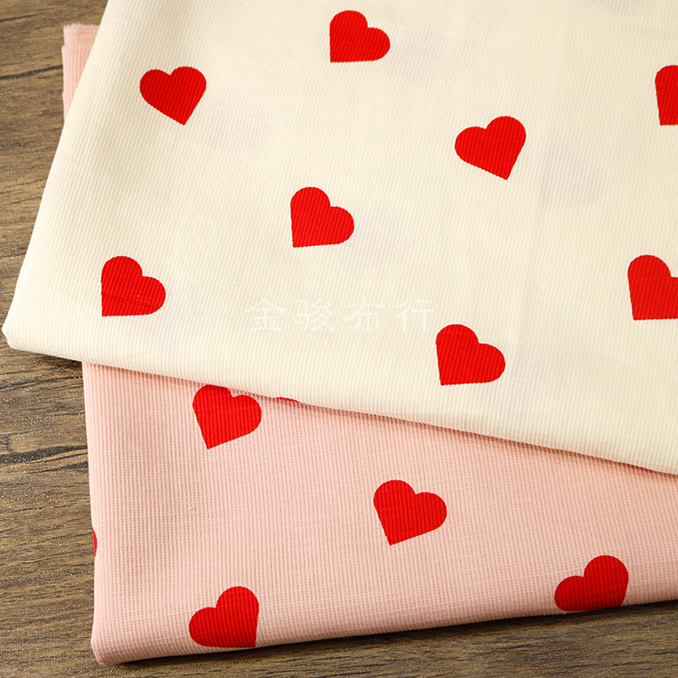 3cm红色爱心双层纯棉加厚印花布 水洗提花布 婴幼童连体衣服装布