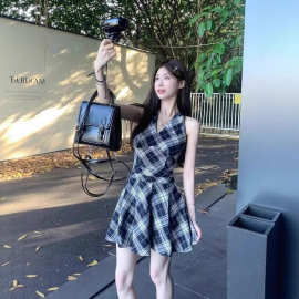 实拍 2025夏季黑白格子连衣裙女夏短裙v领挂脖吊带背心裙无袖裙子