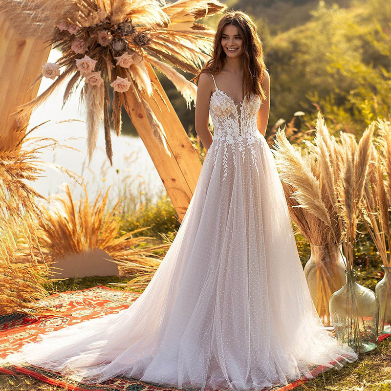 Foreign trade deep V lace wedding dress, A-line with a large train, outdoor lawn travel photography, bohemian bridal gown for women Foreign trade deep V lace wedding dress, A-line with a large train, outdoor lawn travel photography, bohemian bridal gown for women