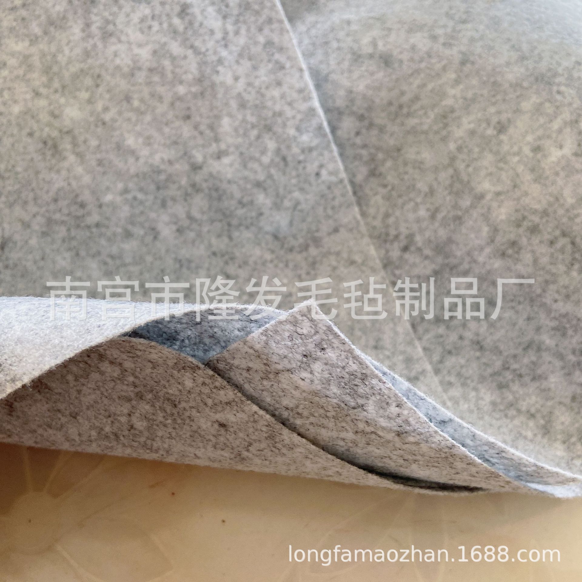 140G涤纶1毫米不织布材料毛毡 软身戟绒pet针刺棉 针织毛粘板材