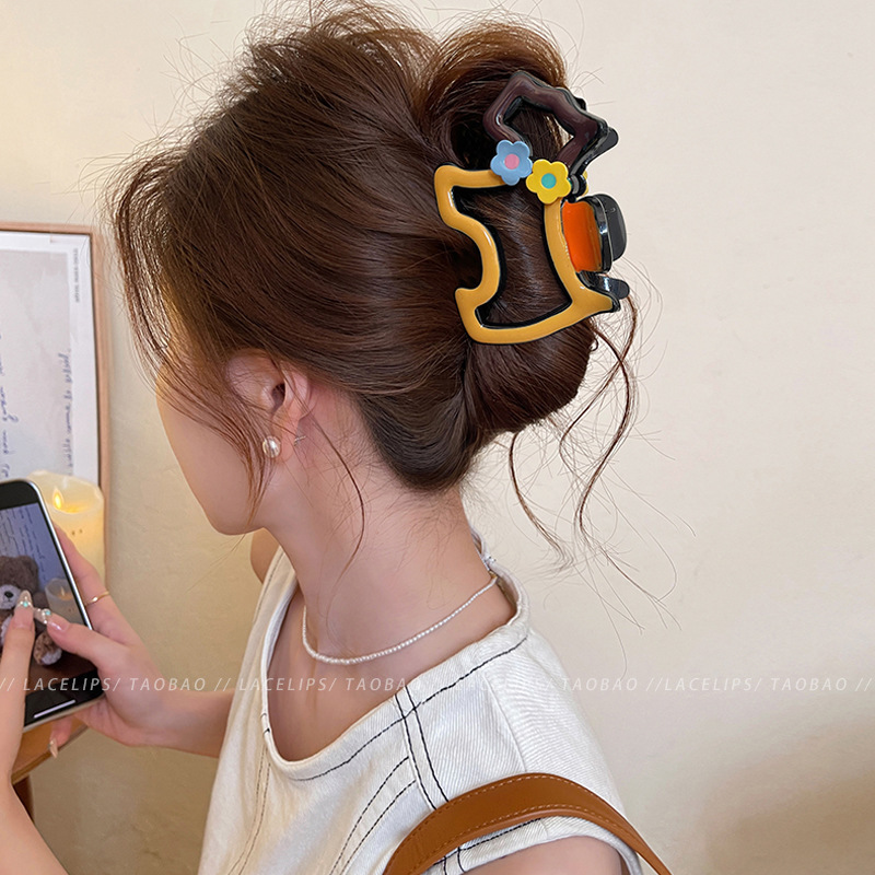 デザインされた子犬のヘアクリップ女性のハイエンド 2025 新しいヘアクリップサメクリップヘアアクセサリー夏|undefined