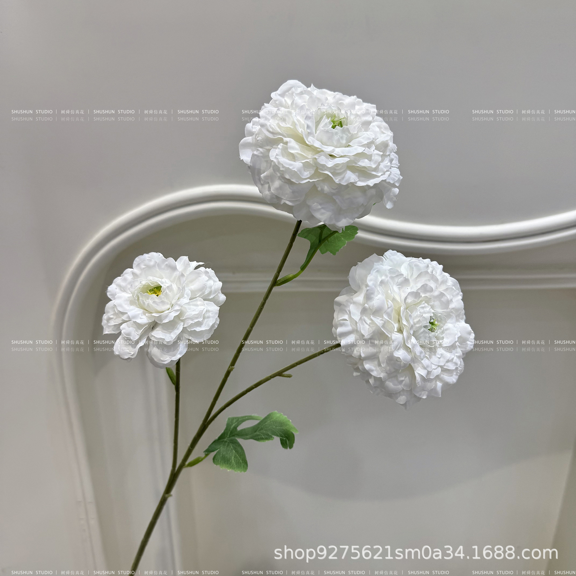 3 peonías koi-blancas