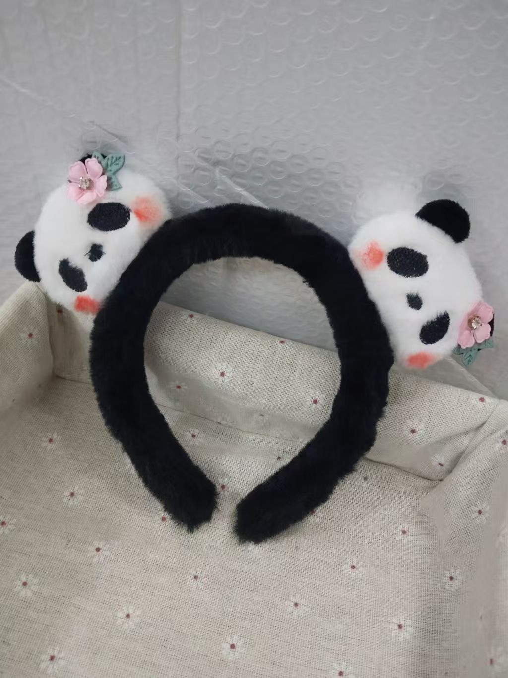 男女通用の大きいパンダのカチューシャは卸売りします。