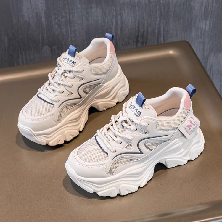 Zapatos de suela gruesa para mujeres 2024 verano nuevos zapatos blancos pequeños zapatos transpirables de malla zapatos casuales deportivos