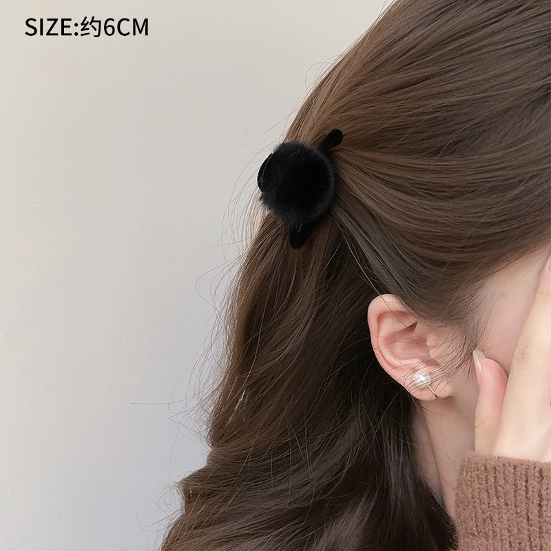 3#Black faux fur mini hair claw clip