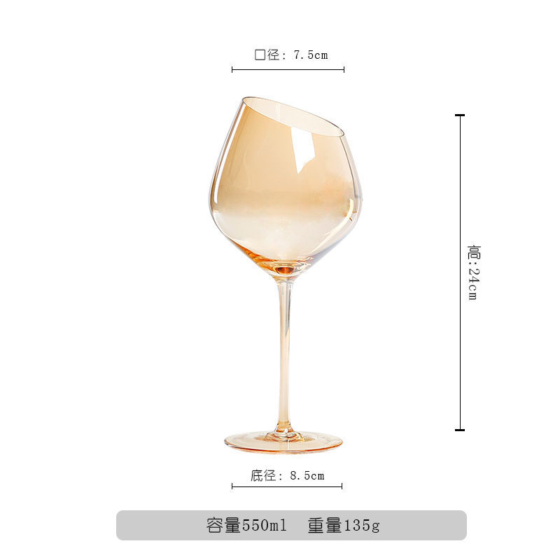 비스듬한 버건디 와인 글라스-앰버