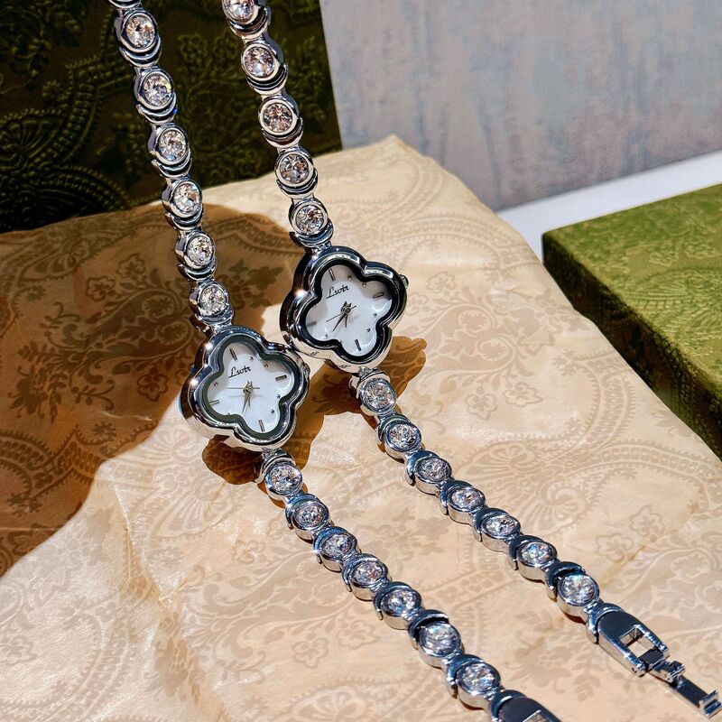 TikTok Live Hot Four-leaf Clover Watch Women's Full Diamond Bracelet Fashion Women's Luminous Waterproof High-grade Quartz Watch