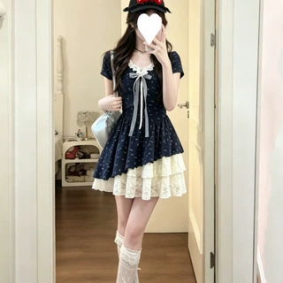 夏日绝美小连衣裙女2026新款海边度假蕾丝拼接假两件蛋糕碎花裙子