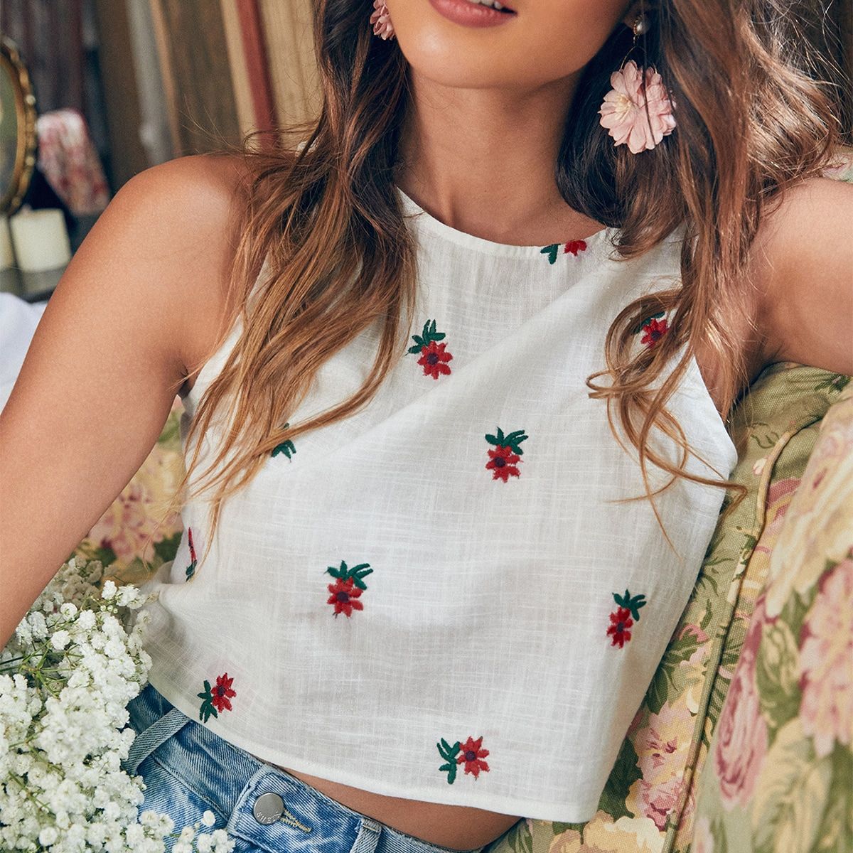 9088 розовых цветов на белом фоне