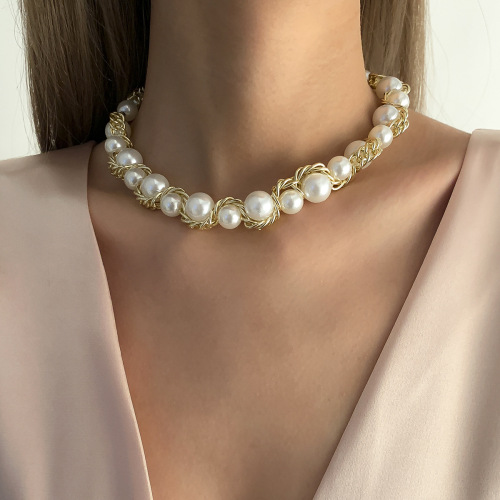 European and American cross-border metal twisted twist chain pearl necklace for women, retro temperament geometric single-layer necklace