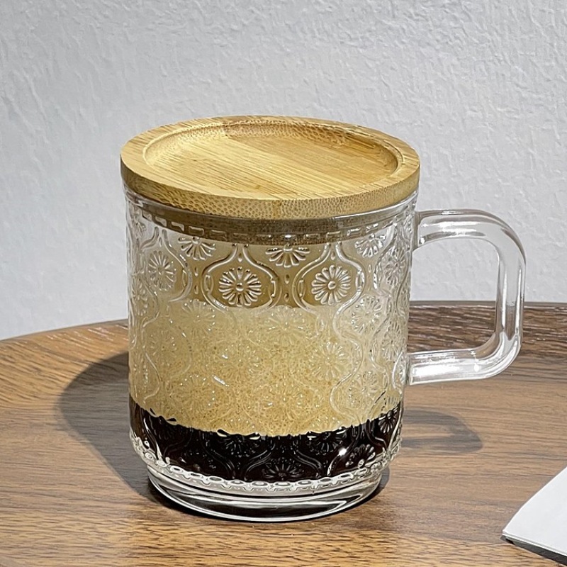 Caneca de vidro vintage com alça, estilo Instagram, com relevo, ideal para café gelado americano ou latte, perfeita para o café da manhã com leite._voghion.com