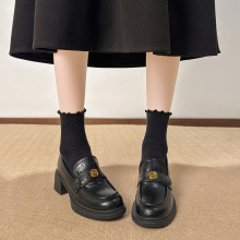 �͹�ɽ�軨����ЬŮһ�_���и���Ь�A�^СƤЬŮ�ָ�Ӣ���LŮЬ