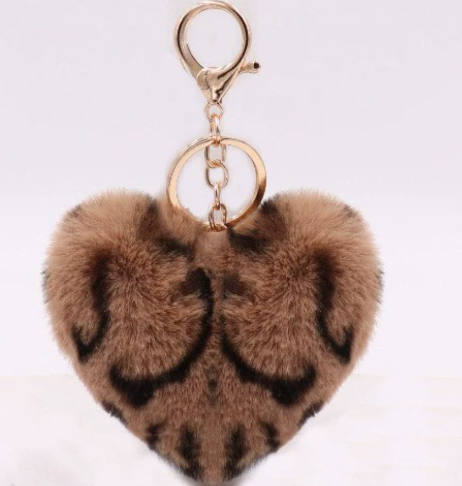 メーカーの現物のぬいぐるみのハート型のキーホルダーの部品8*9cmの毛玉