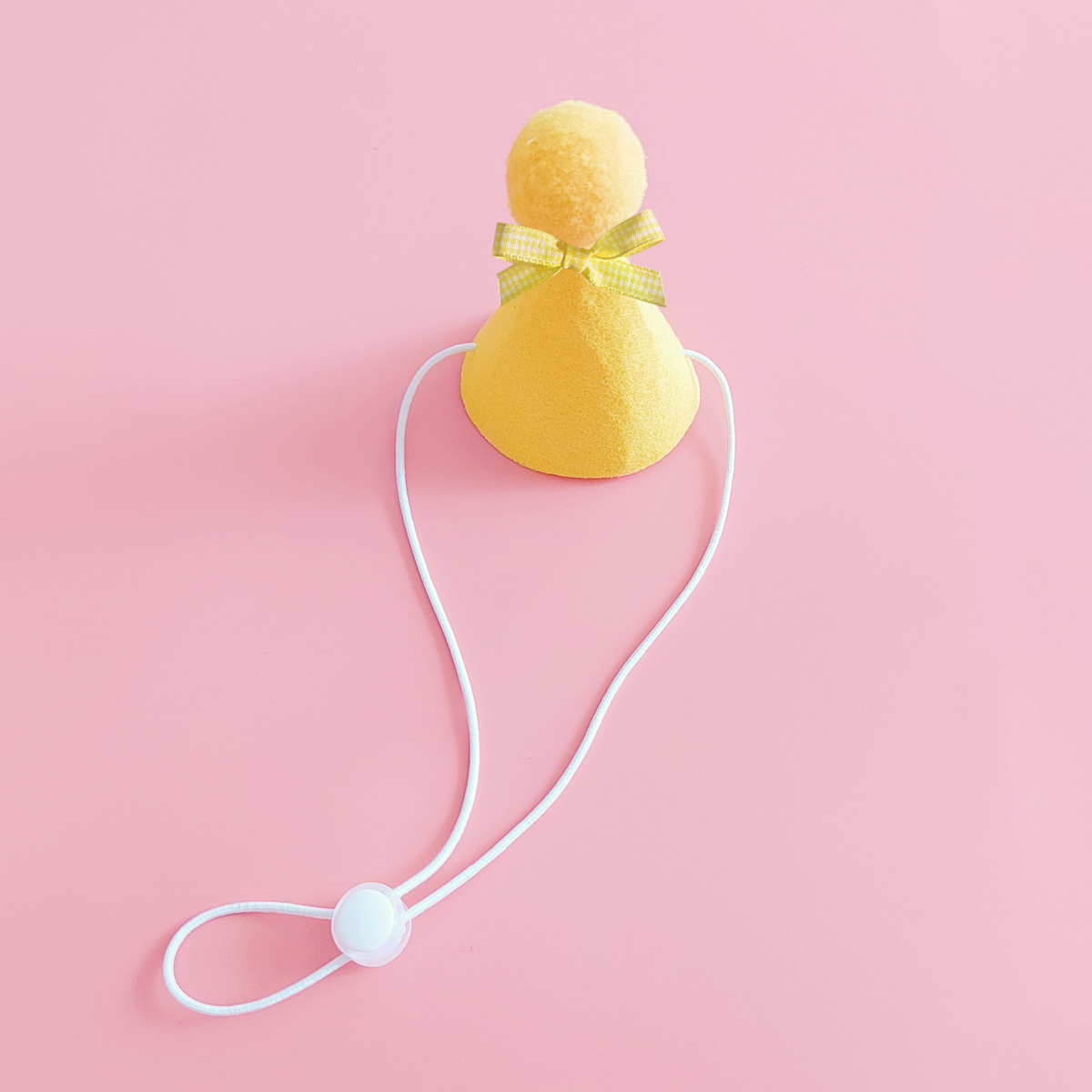 Sombrero amarillo del arco